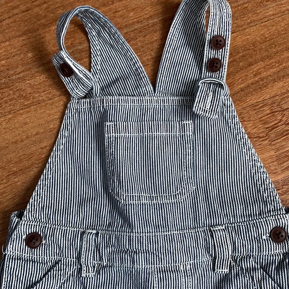 Super Cute Overalls - Picture 2 of 7